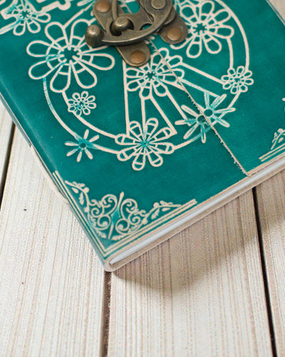 Caderno de notas em couro Green Peace com fecho (18x13 cm)