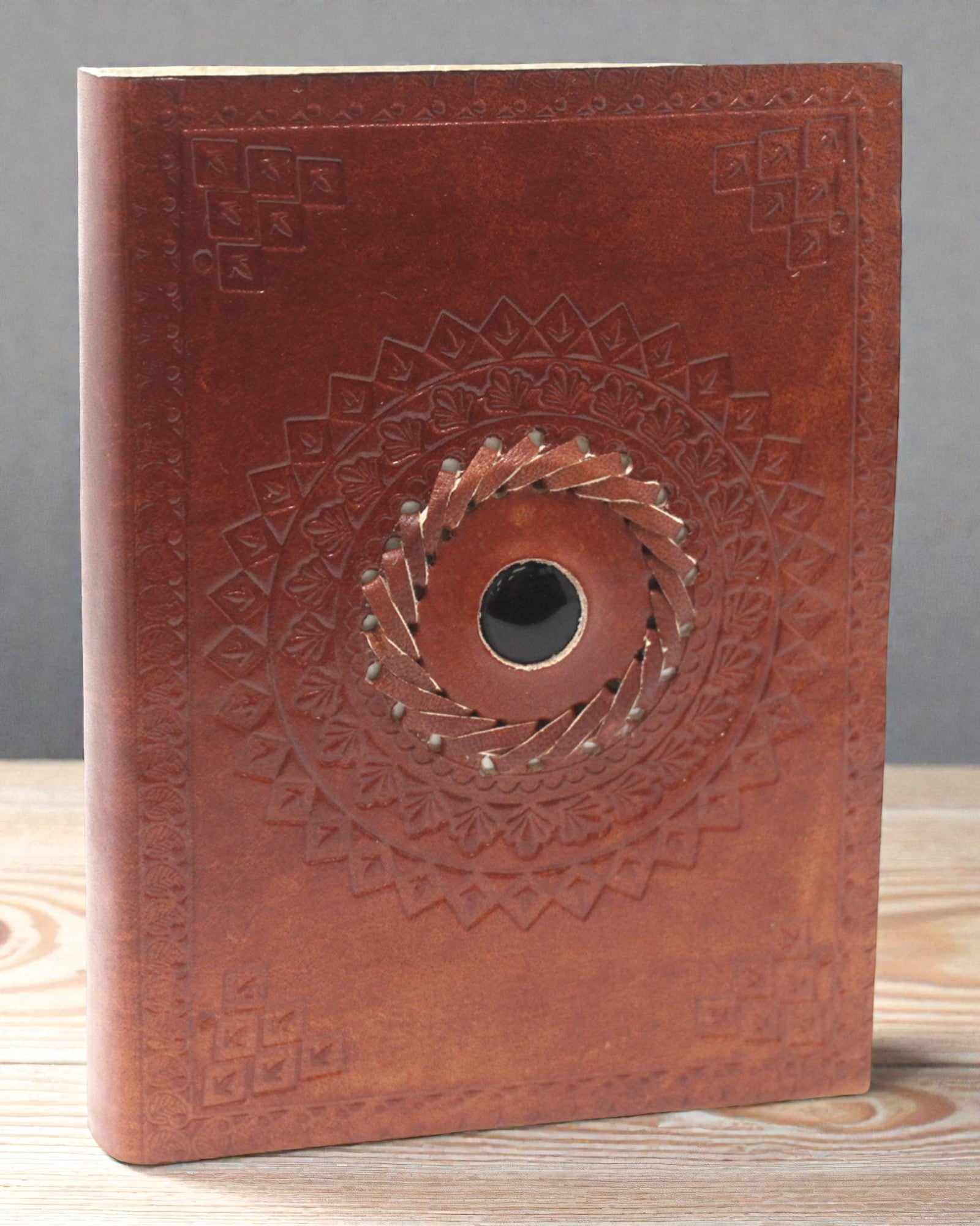 Umbra Mandala – Caderno em Pele com Ónix Preto