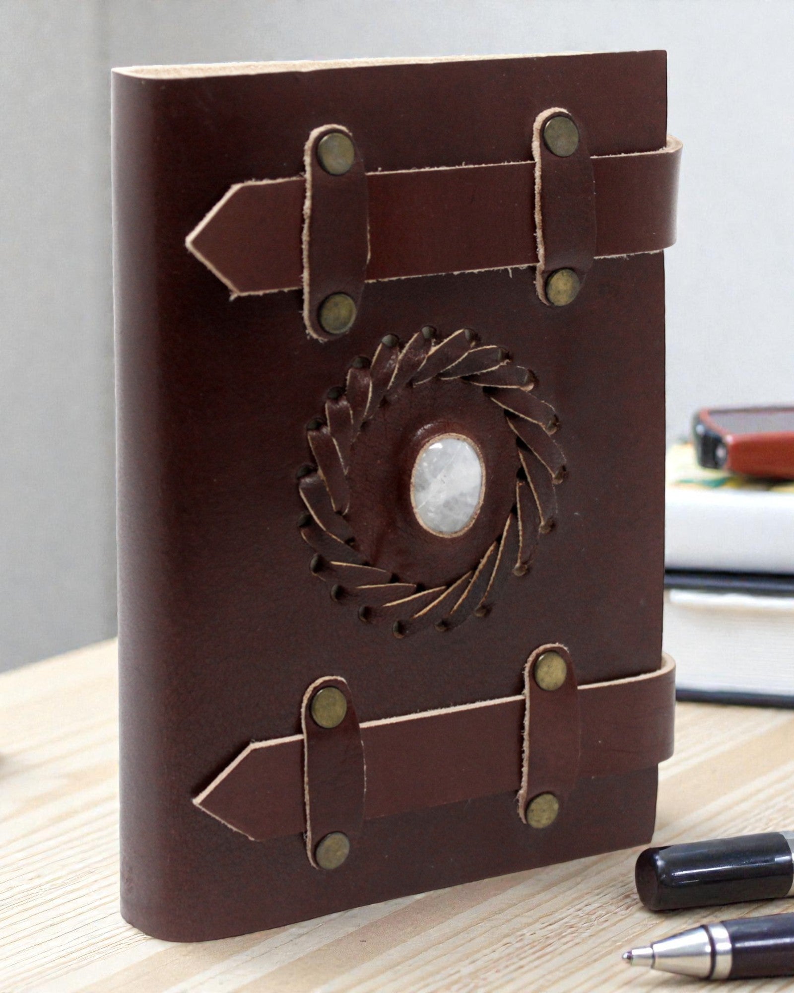 Caderno de Notas em Couro com Pedra da Lua Luna Belt – 15 × 10 cm