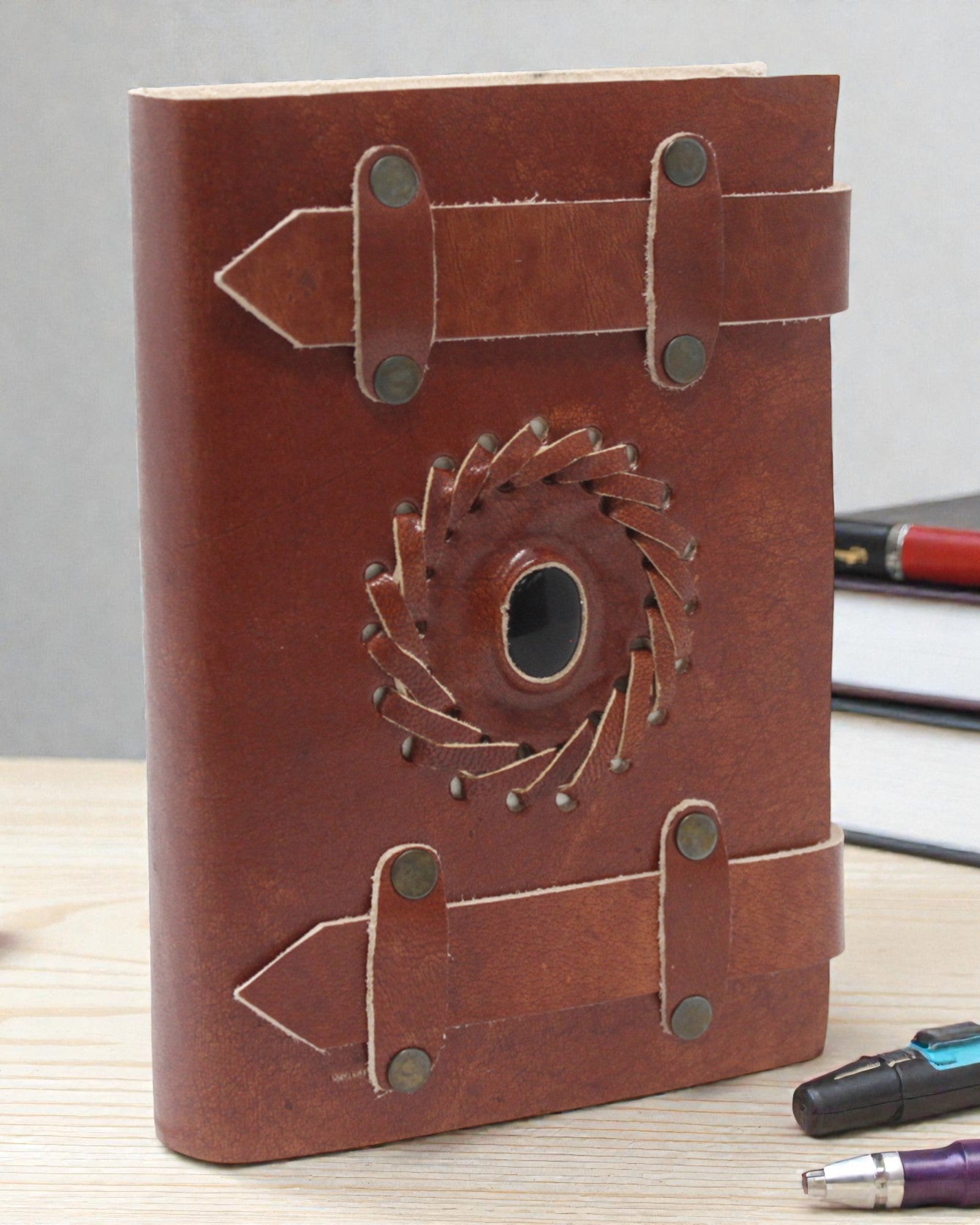 Caderno de notas em pele Ônix Preto com tiras 15x10 cm