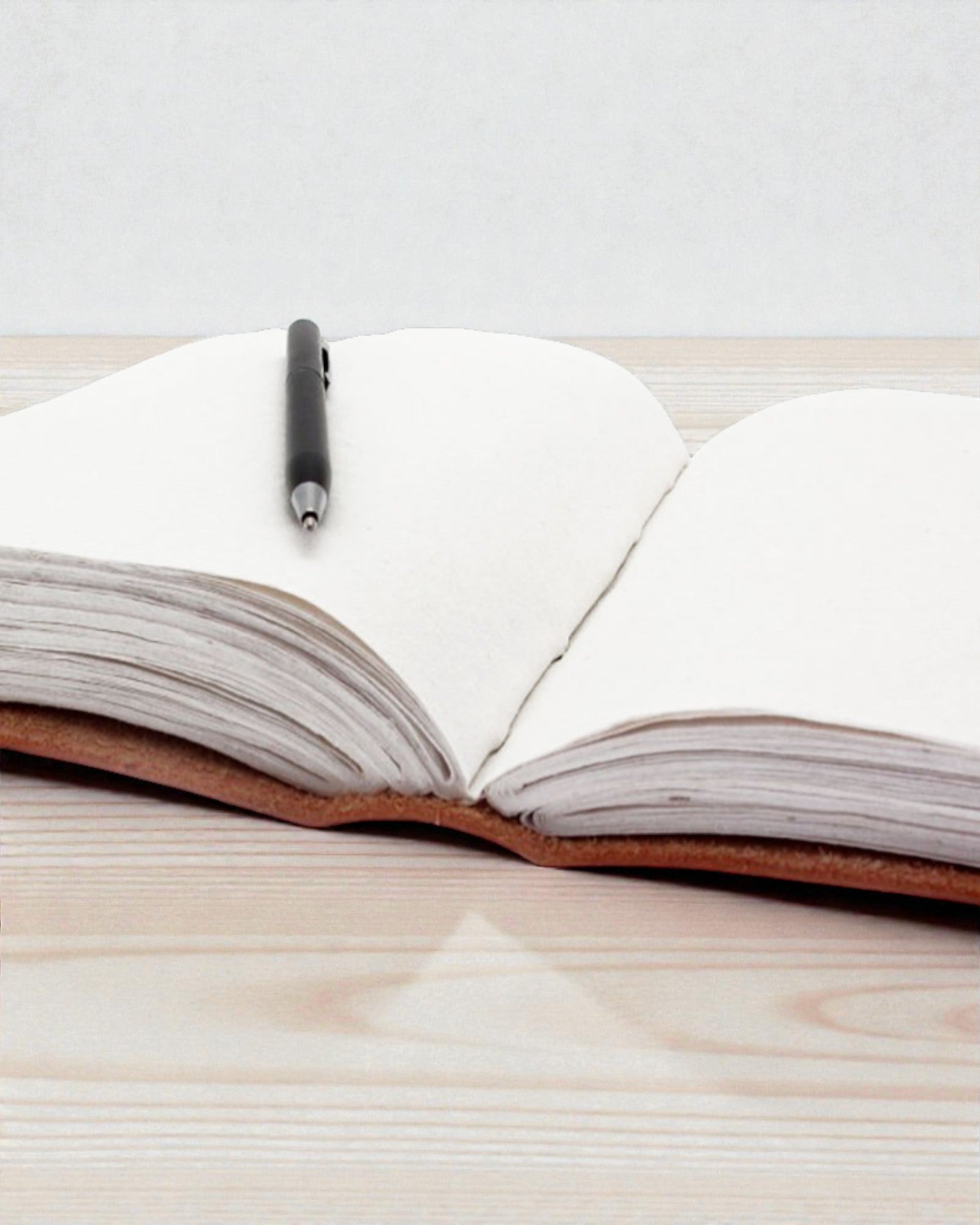 Caderno de Couro 7 Chakras – Formato Grande (25 x 33 cm) – 200 páginas