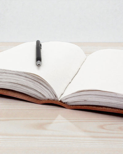 Caderno de Couro 7 Chakras – Formato Grande (25 x 33 cm) – 200 páginas