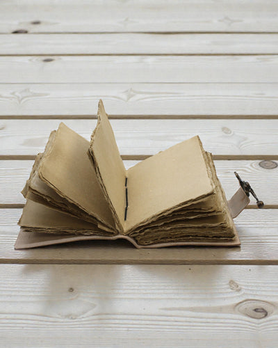 Caderno de Couro Borboleta da Inspiração Never Hide Your Wings – 13 × 18 cm