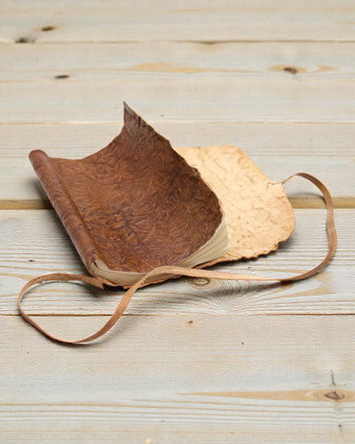 Caderno de Viagem em Pele Enrolável – Natural (21 x 15 cm)