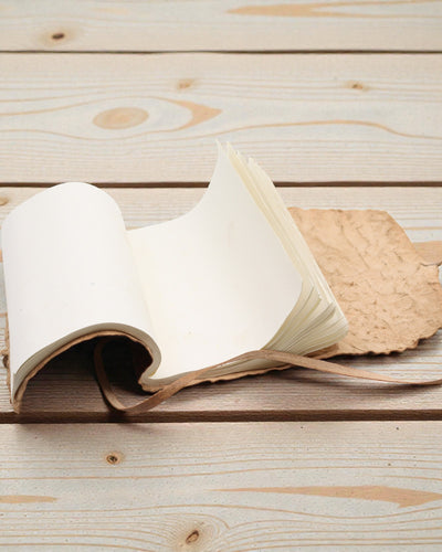 Caderno de Viagem em Pele Enrolável – Natural (21 x 15 cm)