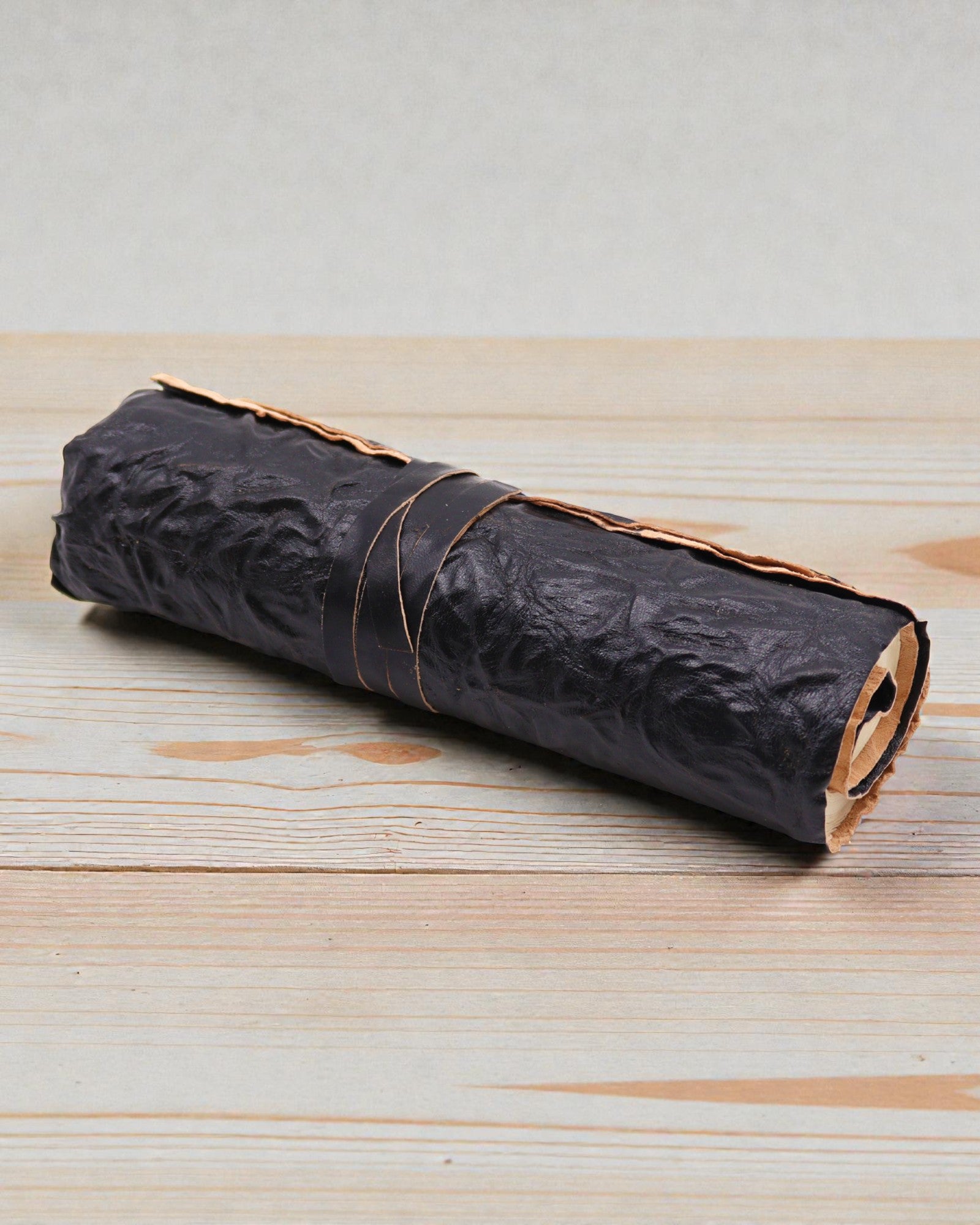 Caderno de viagem em pele enrolável - 96 páginas - Preto 21x15cm