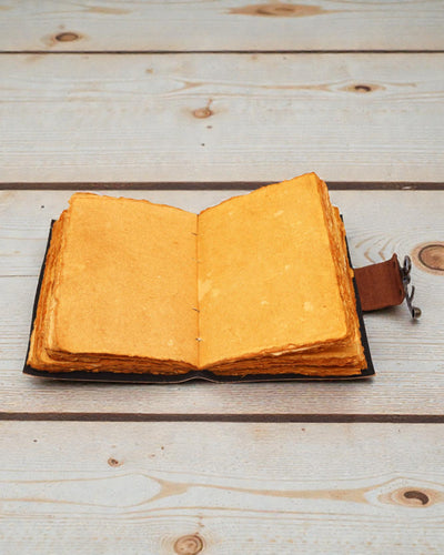 Lotus Anima – Caderno de Notas em Couro Mandala de Lótus com Folhas Envelhecidas