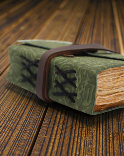 Green Maze de época – caderno de notas em pele com folhas envelhecidas 12,7 × 8,9 cm