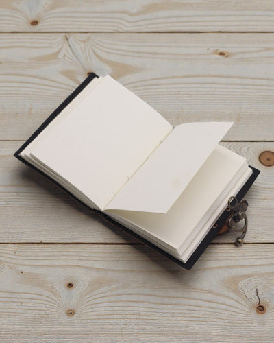 Caderno de Notas Motivacional em Couro Never Give Up On Your Dreams – 17,8 × 12,7 cm