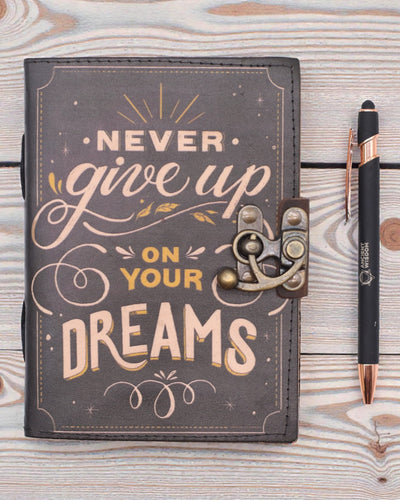 Caderno de Notas Motivacional em Couro Never Give Up On Your Dreams – 17,8 × 12,7 cm
