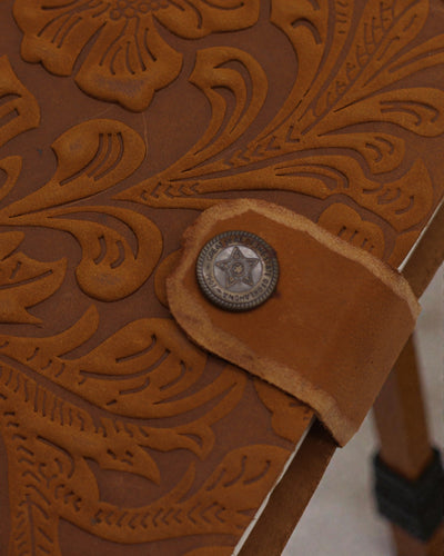 Caderno de couro em relevo – Padrão floral castanho-claro – 17.8×12.7 cm