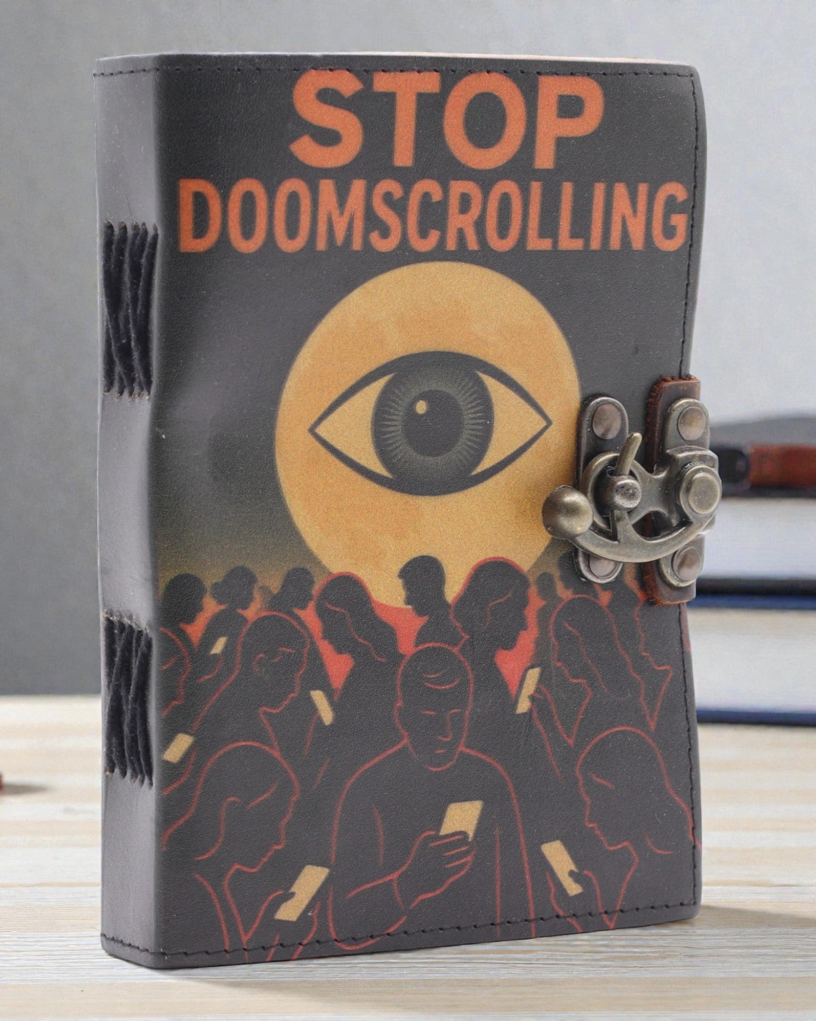 Caderno em Pele com Estampado – Stop Doomscrolling (17,8 × 12,7 cm)
