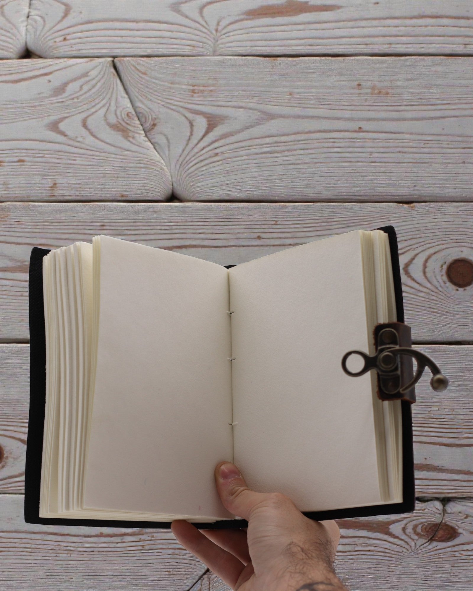 Caderno em Pele com Estampado – Stop Doomscrolling (17,8 × 12,7 cm)