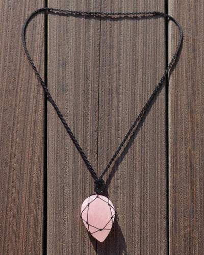 Lágrima de Amor – Colar de Macramé com Quartzo Rosa