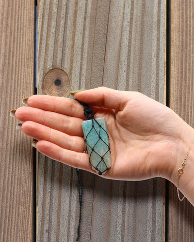 Ponto de Harmonia – Colar de Macramé com Amazonite em Ponta