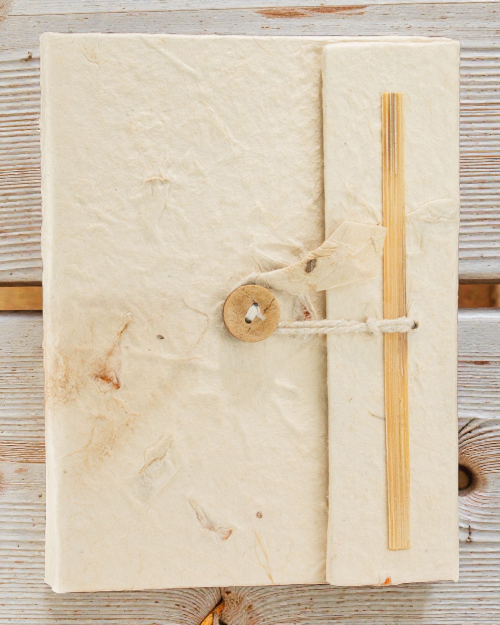 Caderno Médio Lokta Botanical Touch – Flores Secas (45 folhas, 15 x 12 cm)