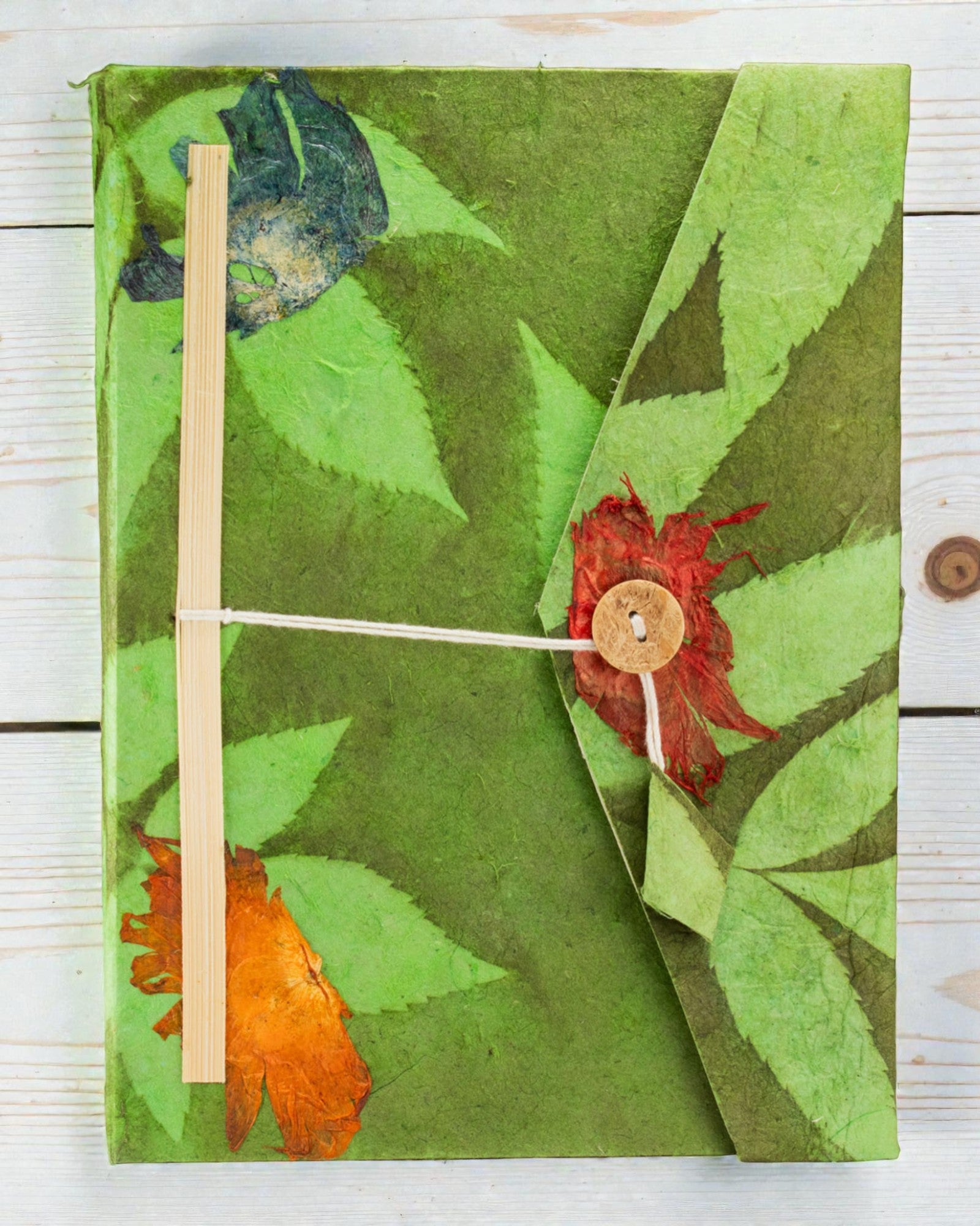 Caderno Lokta Grande Flores Ousadas – Verde Floresta (45 folhas, 21 x 15 cm)