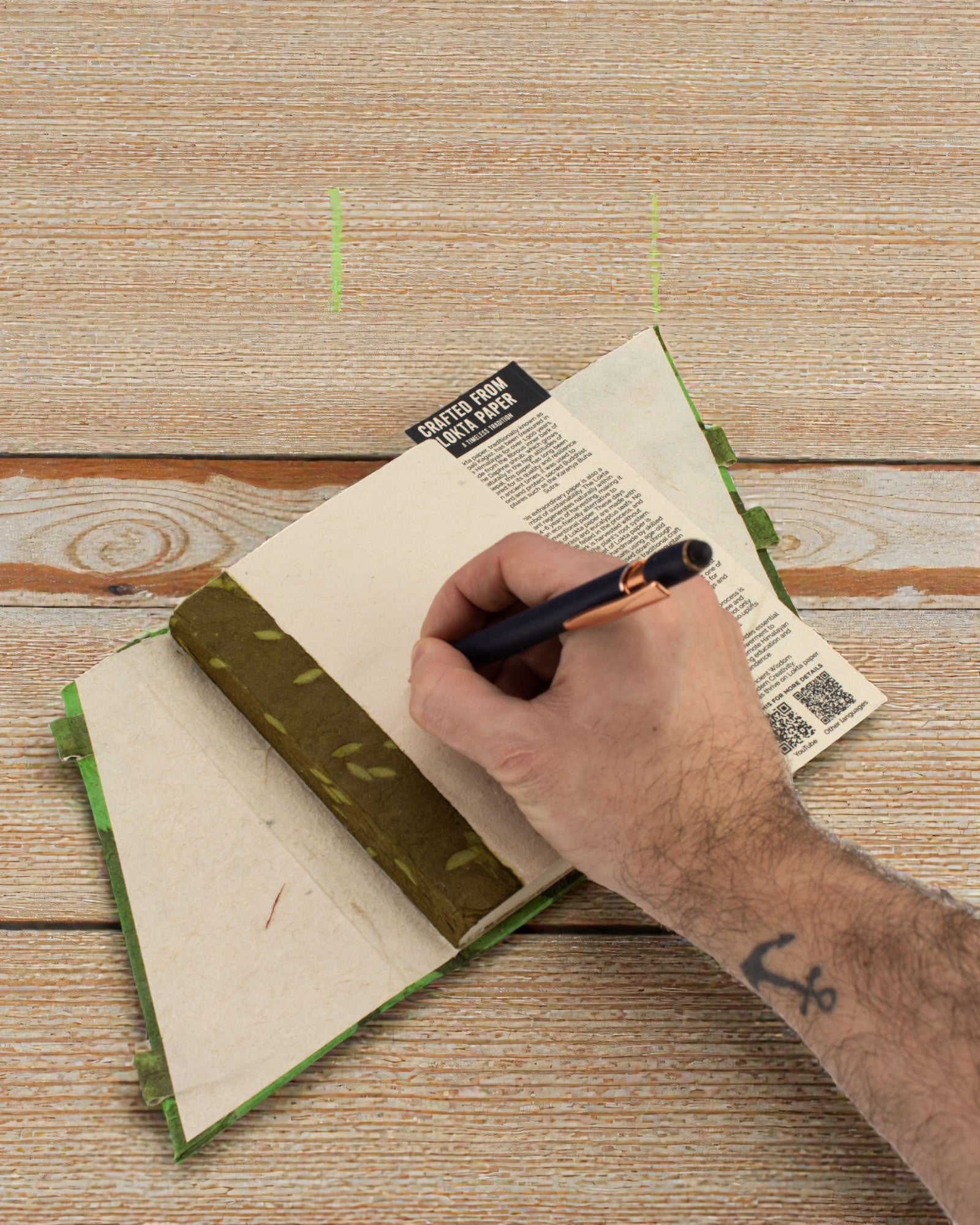 Lokta Forest Whisper com fecho de bambu – caderno de notas 15 × 12 cm, 45 folhas, Verde Florestal