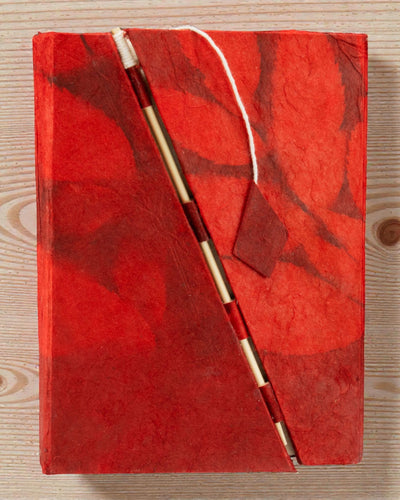 Caderno de notas Lokta Bold Floral Bamboo Lock – Médio (15x12cm) – 45 Folhas – Rubi