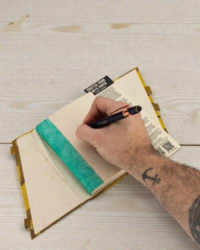 Caderno Médio Lokta Flores Ousadas – Mostarda (45 folhas, 15 x 12 cm)