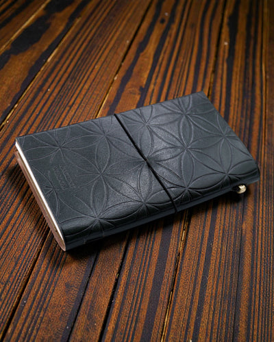 Diário artesanal em pele – Flor da Vida – Verde (80 páginas)