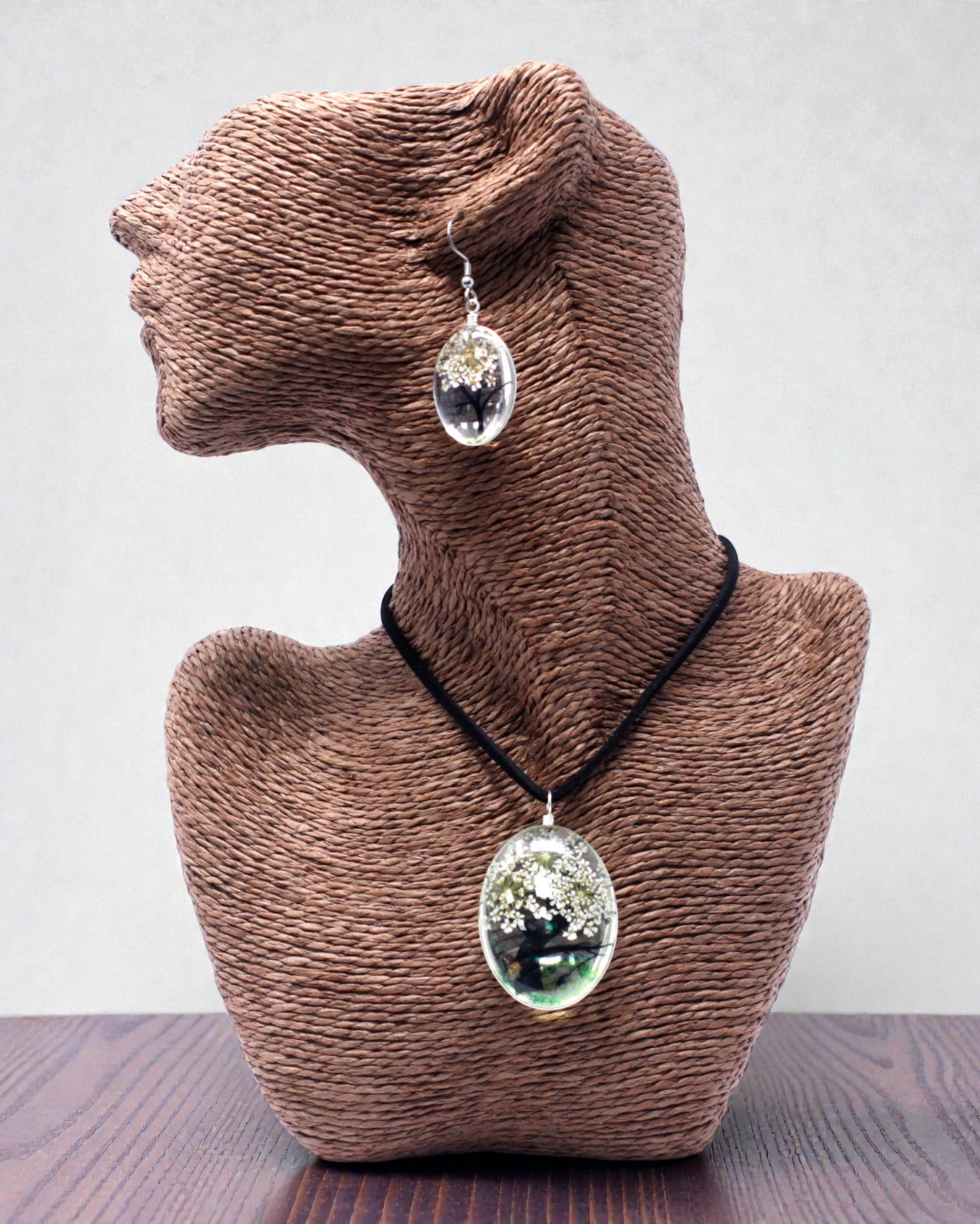 Harmonia Branca – Conjunto de Joias Branco com Flores Secas Árvore da Vida