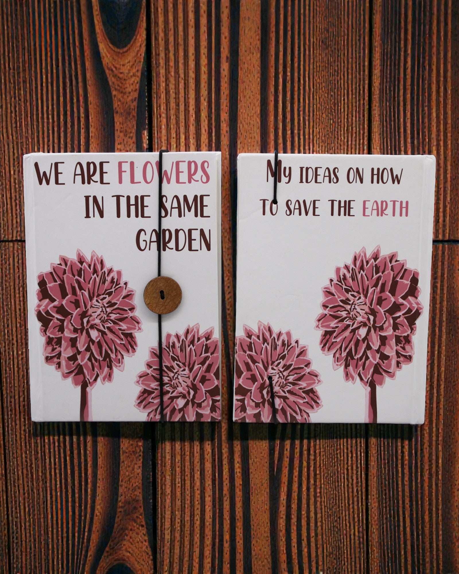 Flores Juntas – pequeno caderno com tira e botão de coco 18 × 12,5 cm, 200 páginas