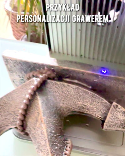 Escultura Rústica de Âncora em Resina - "Lenda do Mar", personalização da âncora com gravação