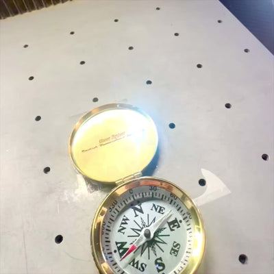 Bússola Retro de Latão com Tampa Fechável, Possibilidade de Personalização por Gravação, Ideal para Presente para Marinheiro, Altura 5 cm, Estilo Marinheiro