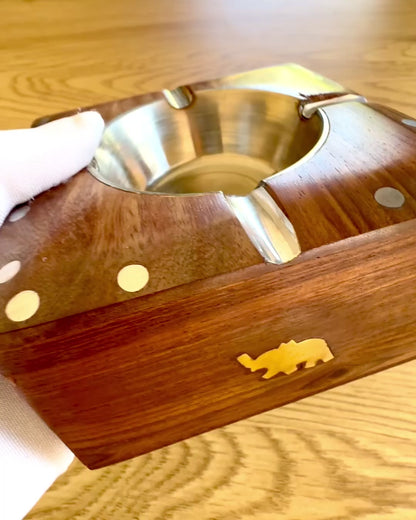 Rhino – Cinzeiro artesanal de madeira de shisham e latão, 11 cm de largura, com opção de personalização por gravação