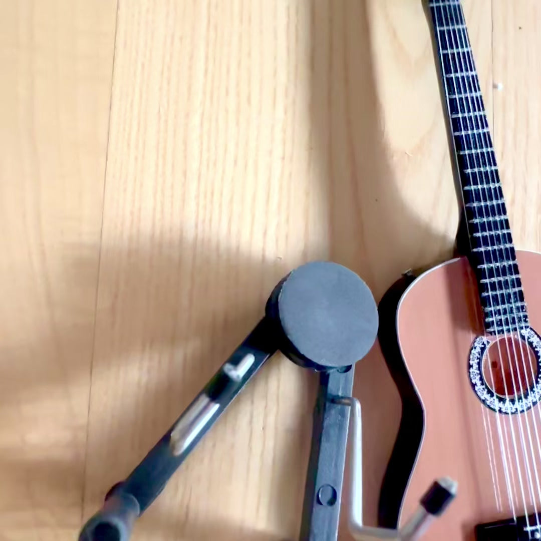 Mini Guitarra Clássica com Gravação - Decoração de Madeira de Mogno 25 cm