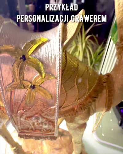 Estatueta Viajante do Deserto Decorativo Camelo de Resina com Possibilidade de Gravação