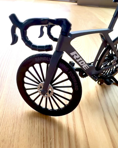 „Speedster” – modelo de colecionador com opção de gravação, 2 variantes à escolha