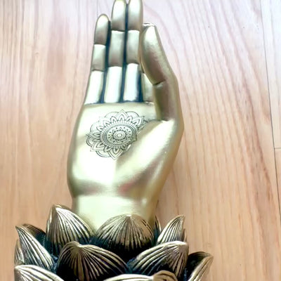 Estatueta dourada Mão de Buda Mudra OM com gravação - decoração elegante para presente - Flor de Lótus, 21 cm, polyresina, estilo glamour