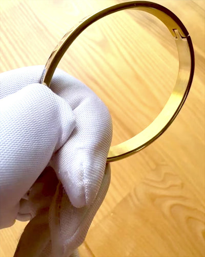 Pulseira "Czas Elegancji" - cor dourada Aço Inoxidável com Números Romanos, possibilidade de personalização com gravação