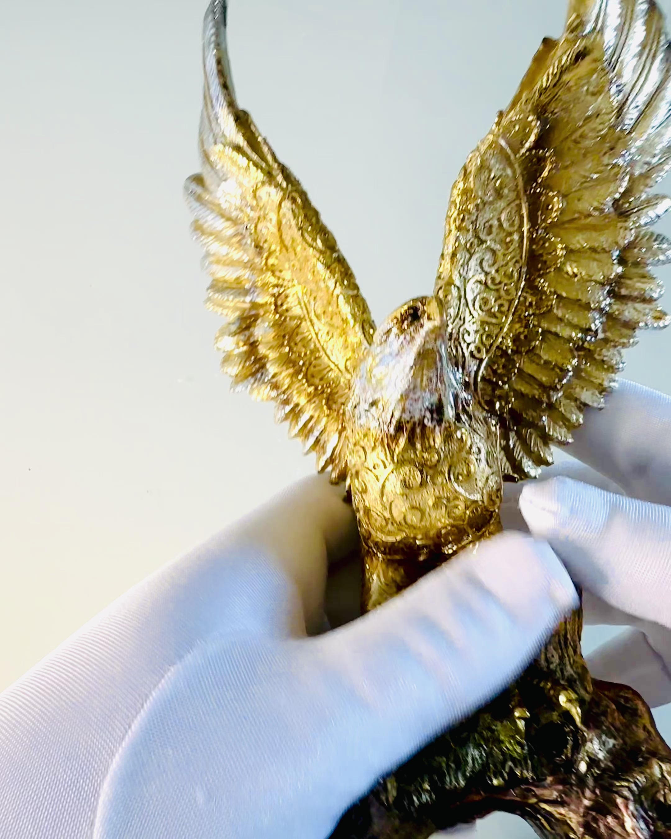 Estatueta "Złoty Orzeł" com Opção de Personalização - Decoração de Resina