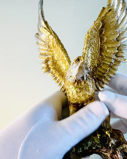 Estatueta "Złoty Orzeł" com Opção de Personalização - Decoração de Resina