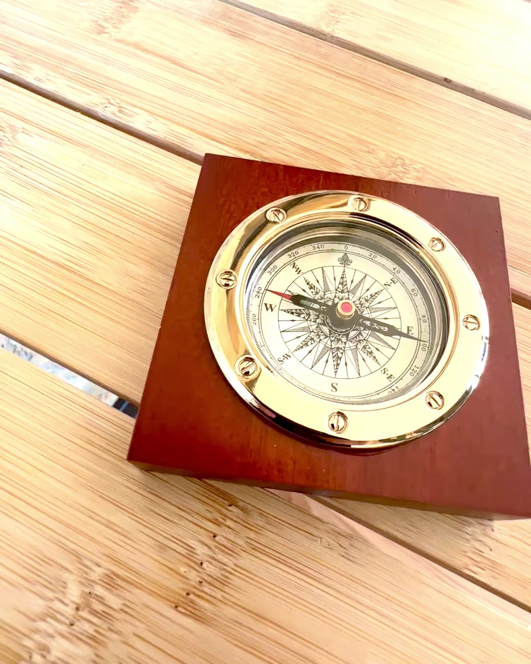 Bússola "Navigator2" - Elegância Clássica em Latão e Madeira, personalização com gravação para presente