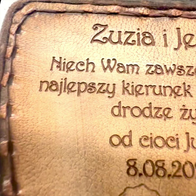 Bússola do Viajante com Gravação Personalizada em Estojo de Couro - Gadget Retro de Latão para Presente, 9,25 cm com Inscrição Inspiradora