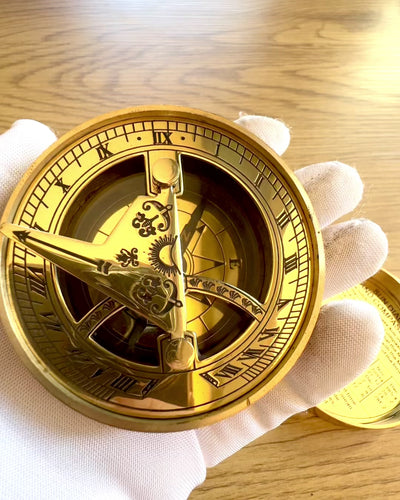 Bússola Solar Voyager 7 cm – relógio de sol em latão com bússola, personalização com gravação para presente