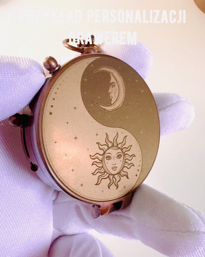 Bússola Odysseus Indiana – Joia Retro do Explorador - possibilidade de gravação