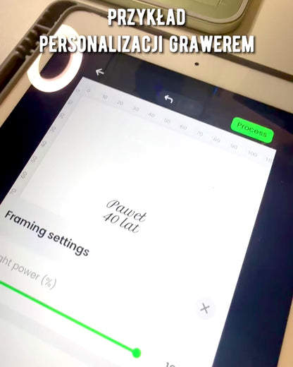 Abre-garrafas "Korona Króla" de cor dourada, possibilidade de personalização com gravação