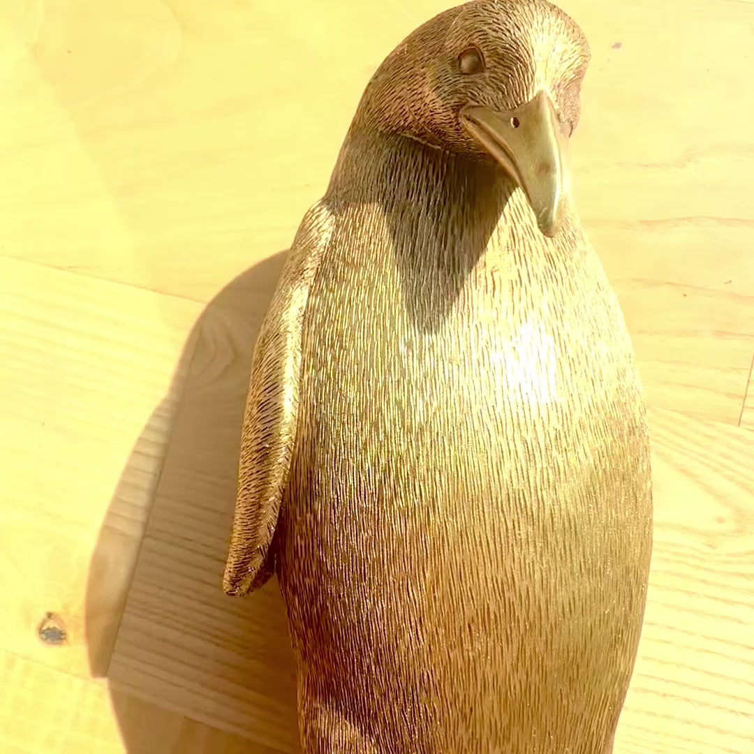 Pinguim Dourado 20,5 cm com possibilidade de personalização por gravação – figura decorativa elegante para presente, estilo glamour, art déco, feita de polyresina de alta qualidade