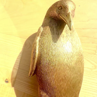 Pinguim Dourado 20,5 cm com possibilidade de personalização por gravação – figura decorativa elegante para presente, estilo glamour, art déco, feita de polyresina de alta qualidade