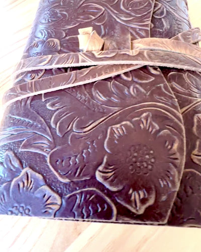 Notatnik Premium em Couro "Elegância da Natureza" - 200 páginas, 120g, caderno, bloco de desenho, 2 cores à escolha, personalização com gravação