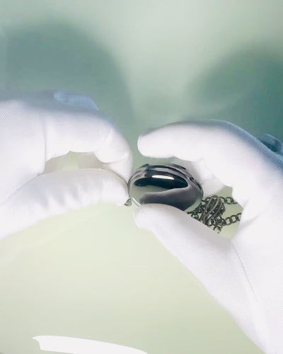 Relógio de bolso preto "Elegancja Czasu" com opção de personalização