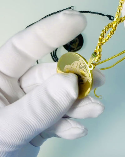 Wisiorek "Urban Elegance" – Medalhão Redondo de Aço Inoxidável em Duas Cores com Possibilidade de Personalização