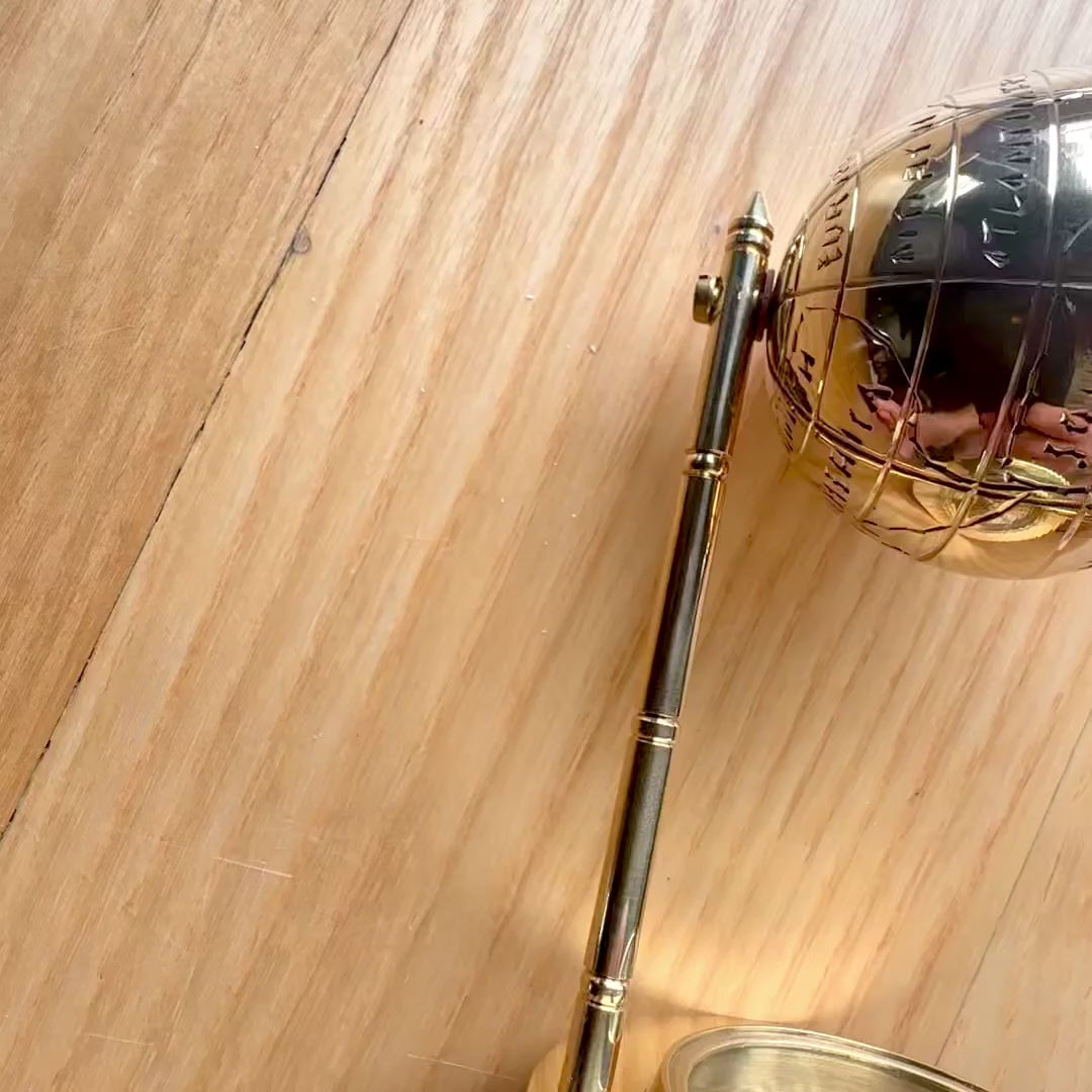 Globo Decorativo de Latão com Bússola e Possibilidade de Personalização por Gravação, Dourado, Altura 12,5 cm