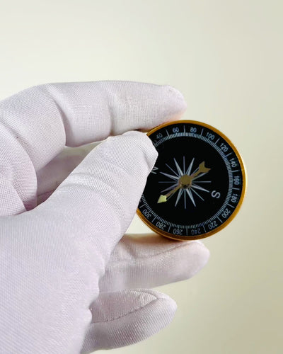 Bússola de Navegação Compacta com Acabamento Metálico – Essencial para Todo Viajante, com gravação