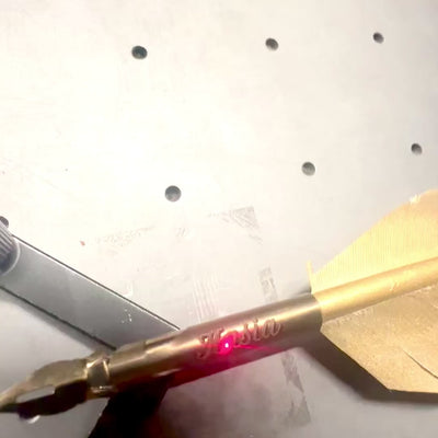 Caneta de ganso dourada para caligrafia com possibilidade de gravação personalizada